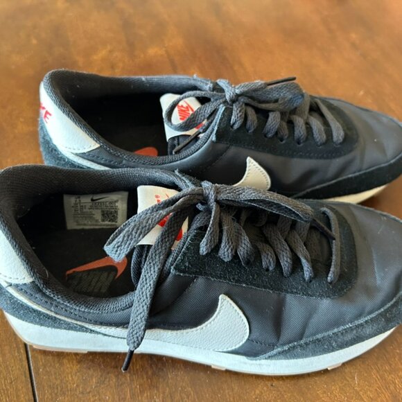Womens Nike Daybreak sneakers, 7.5 - Picture 2 of 4